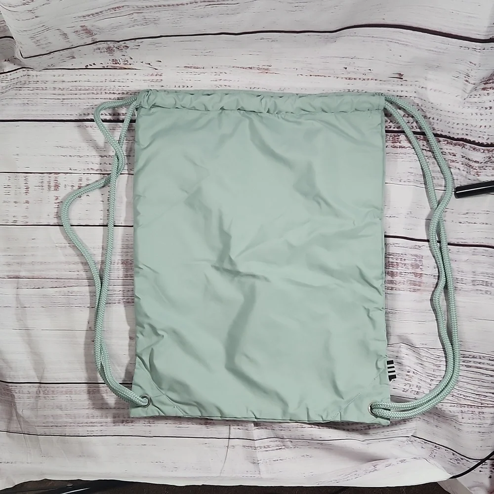 NWOT Adidas court lite sackpact
